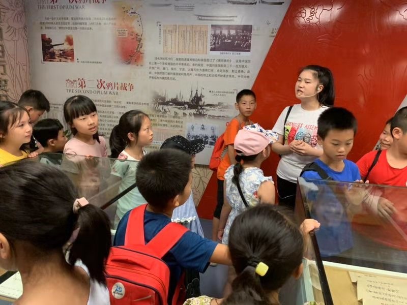 福元路社區:組織中小學生參觀長沙市禁毒科普教育基地